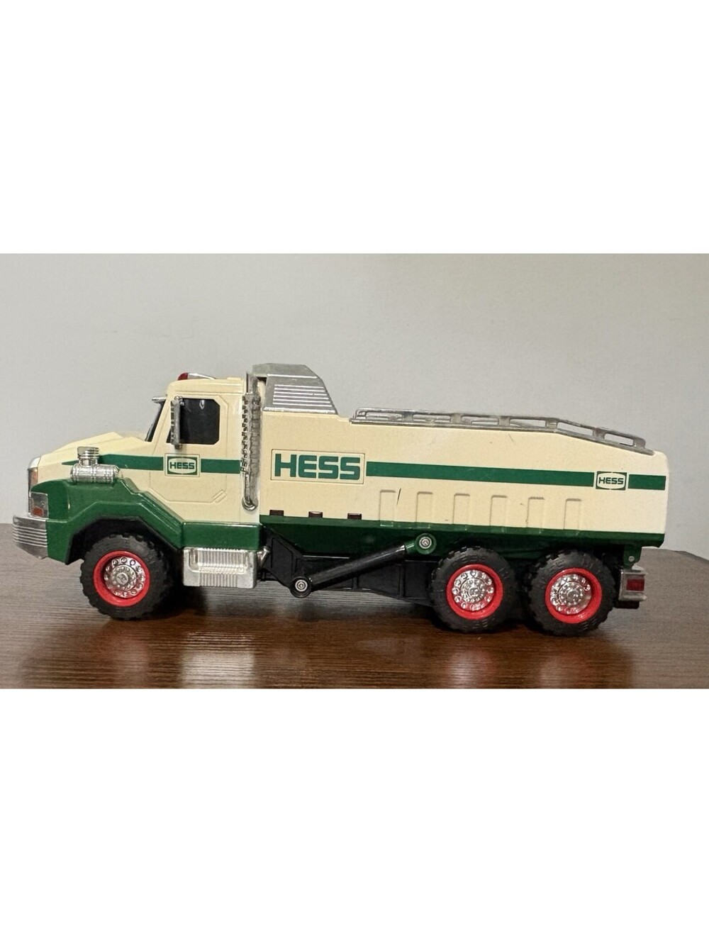 HESS Dump Truck Realistic Sounds & Actions 3 AA Batteries Tested/Works